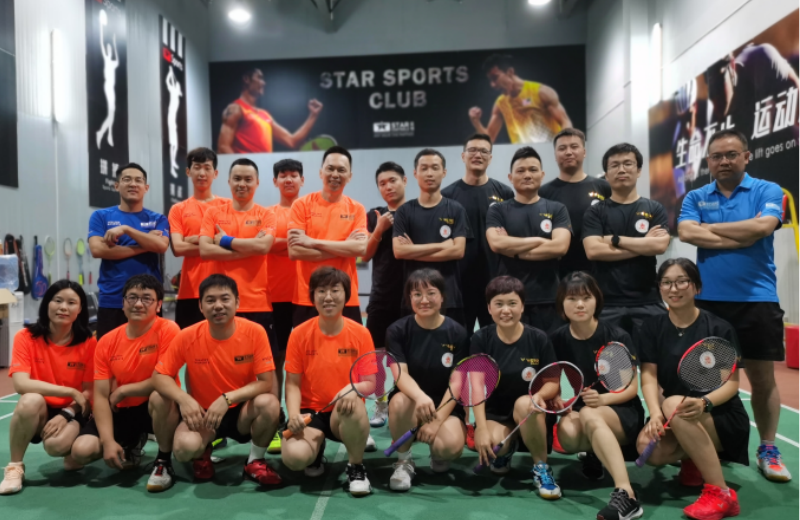 挥洒汗水,激情一夏——华亿(中国)一站式服务官网第一届对外羽毛球挑战赛圆满结束